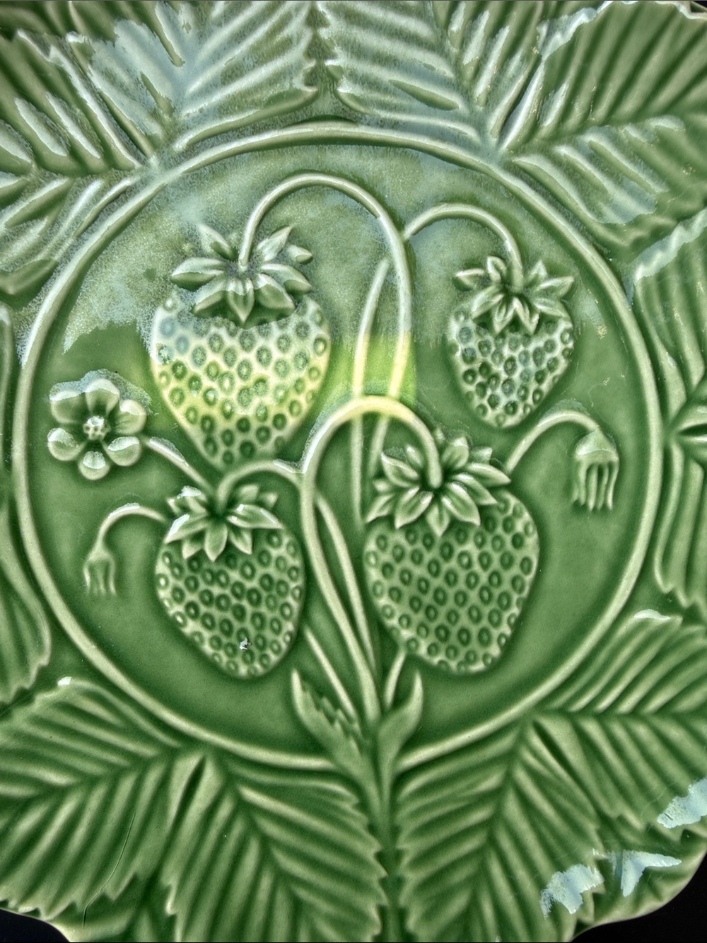Bordallo Pinheiro vintage strawberry patterned
Plate - Picture 3 of 8